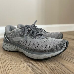 Brooks Women's Charcoal Gray Sneakers